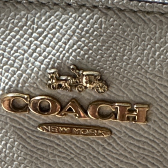 Coach Tan and Cream Shoulder Bag and wallet preowned great condition. - Picture 8 of 16